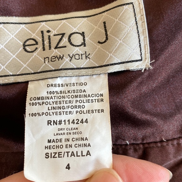 Eliza J, New York, ladies silk dress in size 4. - Picture 5 of 9